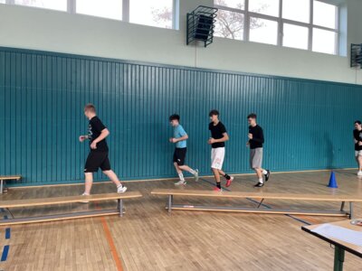 Foto des Albums: Watussi- Hochsprung oder wer erreicht die geringste Differenz zwischen Körpergröße und Sprunghöhe