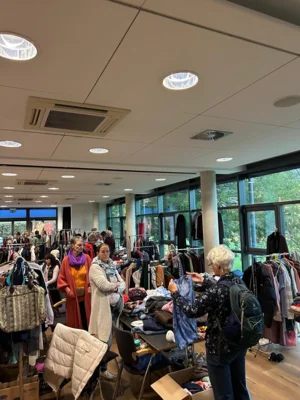Foto des Albums: Second-Hand-Markt für Frauen
