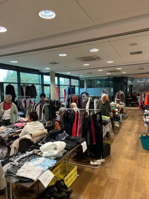 Foto des Albums: Second-Hand-Markt für Frauen