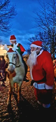 Foto des Albums: Nikolaus besuchte  Jung und Alt an der  Grillhütte
