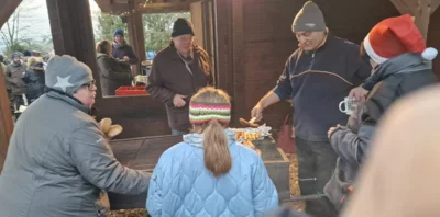 Foto des Albums: Nikolaus besuchte  Jung und Alt an der  Grillhütte