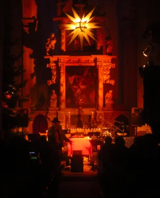 Foto des Albums: Die LIEDERTOUR zu Gast in der Stadtkirche mit Ralph Schüller & Band feat. Miko Mikulicz an der Geige