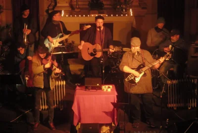 Foto des Albums: Die LIEDERTOUR zu Gast in der Stadtkirche mit Ralph Schüller & Band feat. Miko Mikulicz an der Geige