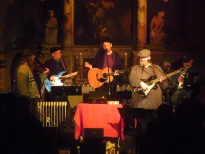 Foto des Albums: Die LIEDERTOUR zu Gast in der Stadtkirche mit Ralph Schüller & Band feat. Miko Mikulicz an der Geige