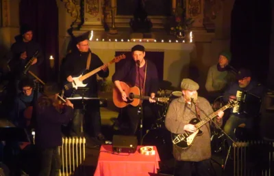 Foto des Albums: Die LIEDERTOUR zu Gast in der Stadtkirche mit Ralph Schüller & Band feat. Miko Mikulicz an der Geige