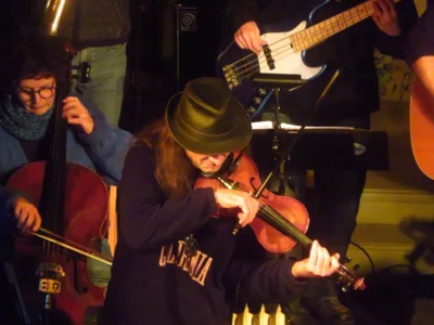 Foto des Albums: Die LIEDERTOUR zu Gast in der Stadtkirche mit Ralph Schüller & Band feat. Miko Mikulicz an der Geige