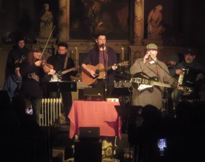 Foto des Albums: Die LIEDERTOUR zu Gast in der Stadtkirche mit Ralph Schüller & Band feat. Miko Mikulicz an der Geige