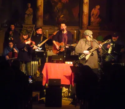 Foto des Albums: Die LIEDERTOUR zu Gast in der Stadtkirche mit Ralph Schüller & Band feat. Miko Mikulicz an der Geige