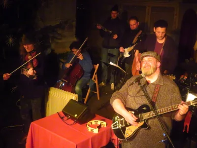 Foto des Albums: Die LIEDERTOUR zu Gast in der Stadtkirche mit Ralph Schüller & Band feat. Miko Mikulicz an der Geige