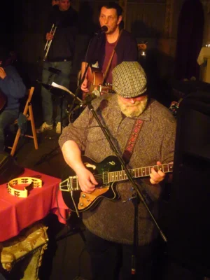 Foto des Albums: Die LIEDERTOUR zu Gast in der Stadtkirche mit Ralph Schüller & Band feat. Miko Mikulicz an der Geige