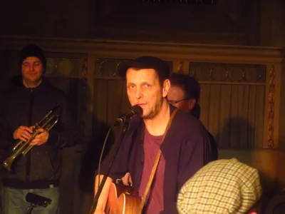 Foto des Albums: Die LIEDERTOUR zu Gast in der Stadtkirche mit Ralph Schüller & Band feat. Miko Mikulicz an der Geige