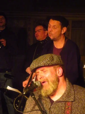 Foto des Albums: Die LIEDERTOUR zu Gast in der Stadtkirche mit Ralph Schüller & Band feat. Miko Mikulicz an der Geige