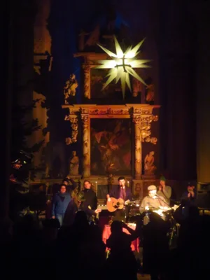 Foto des Albums: Die LIEDERTOUR zu Gast in der Stadtkirche mit Ralph Schüller & Band feat. Miko Mikulicz an der Geige