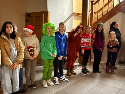 Foto des Albums: Monats-Weihnachtsfeier der Schule