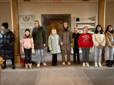 Foto des Albums: Monats-Weihnachtsfeier der Schule