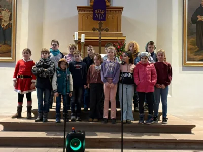 Foto des Albums: Monats-Weihnachtsfeier der Schule