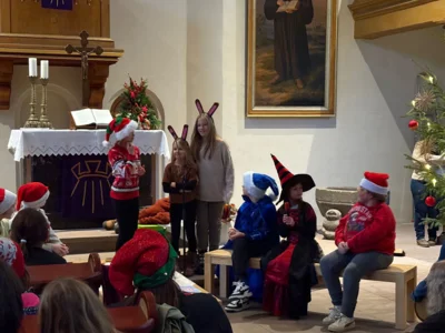 Foto des Albums: Monats-Weihnachtsfeier der Schule