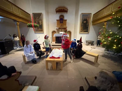 Foto des Albums: Monats-Weihnachtsfeier der Schule