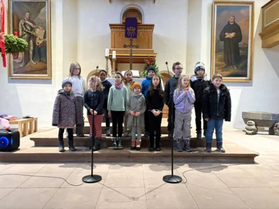 Foto des Albums: Monats-Weihnachtsfeier der Schule