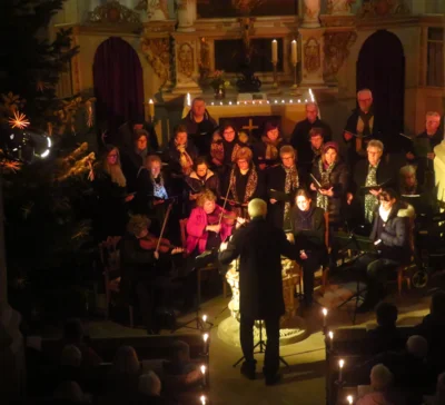 Fotoalbum Adventsmusik im Kerzenschein mit Instrumentalisten und dem Kirchenchor unter Leitung von Kantor O.-B. Glüer