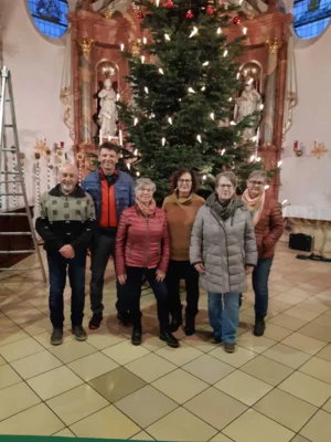 Foto des Albums: Christbäume aufstellen/schmücken 2025