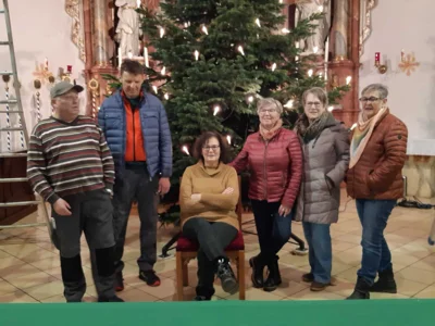 Foto des Albums: Christbäume aufstellen/schmücken 2025