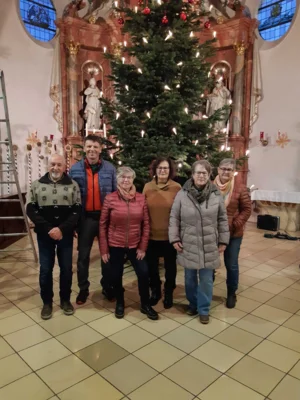 Foto des Albums: Christbäume aufstellen/schmücken 2025