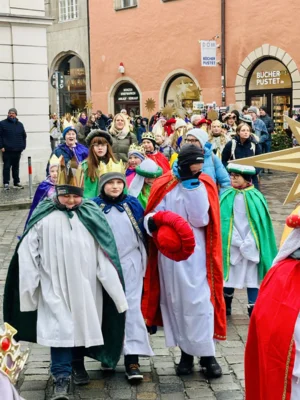Foto des Albums: Sternsingeraussendung im Regensburger Dom