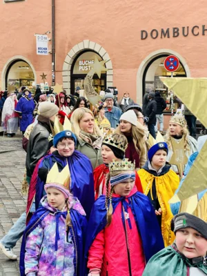Foto des Albums: Sternsingeraussendung im Regensburger Dom