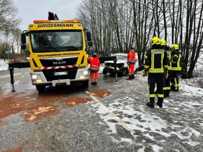 W&auml;hrend ein Fahrzeug geborgen wird 