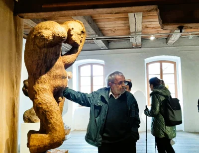 15.10.25 Jubil&auml;umsausstellung  zum 90.Geburtstag des Holzbildhauers Karl R&auml;tsch in der Galerie am Kietz 