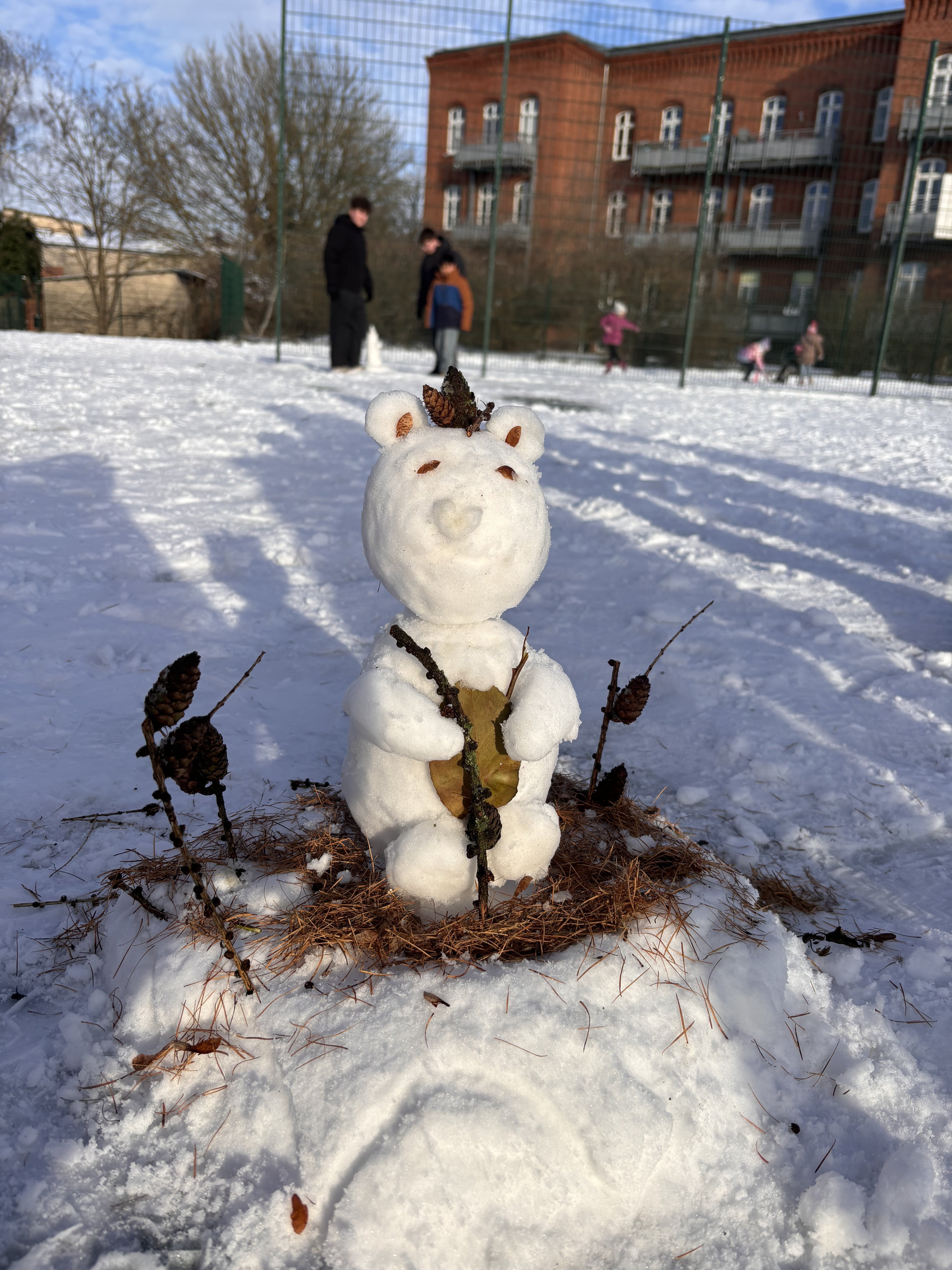 Bild: Auf dem Schulhof