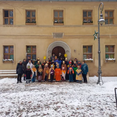 Foto des Albums: Nach einem gemeinsamen Vormittag im Gemeindehaus sind die Sternsinger wieder unterwegs