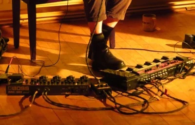 Foto des Albums: THE NEW SOLARISM ist das Soloprojekt der in Danzig geborenen Geigerin Izabela Kałduńska. Ein wundervoller Winterabend im Gemeindehaus, während draußen die Welt vom Schnee eingehüllt wurde