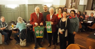 Preistr&auml;ger Edi Kutscherauer und Herbert M&uuml;ller mit Vorstandschaft 