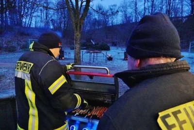 Die Grillcrew legt los 