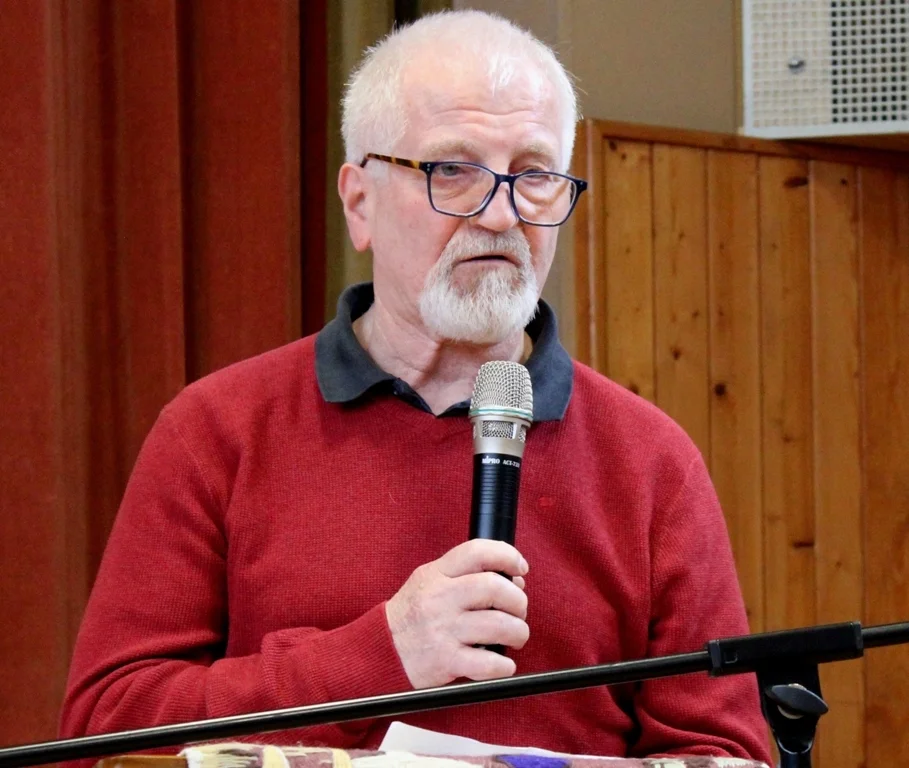Bild: MAV-Vorsitzender Gustav Kolofik würdigte den Zusammenhalt in der Kirchengemeinde