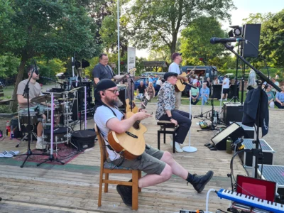 Foto des Albums: ALLERHAND AM ALLERSTRAND :-)) : Super Open-Air-Event mit HEAVY SILENCE bei herrlich sommerlichen Temperaturen