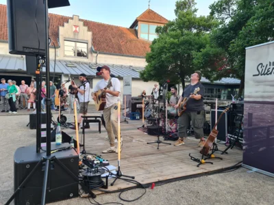 Foto des Albums: ALLERHAND AM ALLERSTRAND :-)) : Super Open-Air-Event mit HEAVY SILENCE bei herrlich sommerlichen Temperaturen