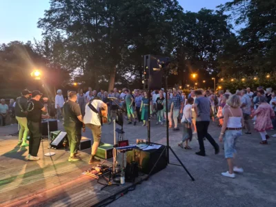 Foto des Albums: ALLERHAND AM ALLERSTRAND :-)) : Super Open-Air-Event mit HEAVY SILENCE bei herrlich sommerlichen Temperaturen