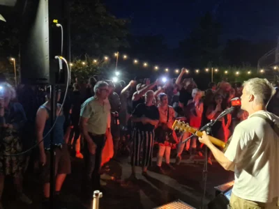Foto des Albums: ALLERHAND AM ALLERSTRAND :-)) : Super Open-Air-Event mit HEAVY SILENCE bei herrlich sommerlichen Temperaturen