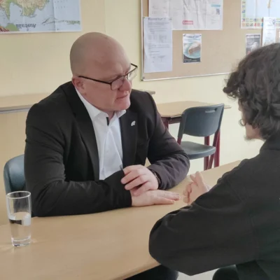 Foto des Albums: Politik zum Anfassen: Speed-Dating mit Politikerinnen und Politikern an der Regelschule „Anna Sophia“ (28.​01.​2026)