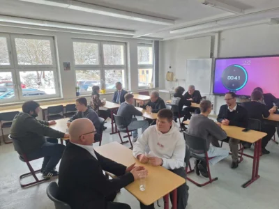 Politik zum Anfassen: Speed-Dating mit Politikerinnen und Politikern an der Regelschule &bdquo;Anna Sophia&ldquo;  (Bild vergr&ouml;&szlig;ern)