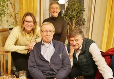 Ehrenmitglied Horst Kaack, umgeben von Dierk und Frederike Harder und Beeke Janowski 