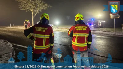 Foto des Albums: Einsatz 12/2026 | PKW gegen Baum | Gräbendorf Gussower Straße