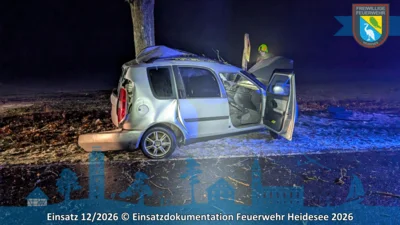Foto des Albums: Einsatz 12/2026 | PKW gegen Baum | Gräbendorf Gussower Straße