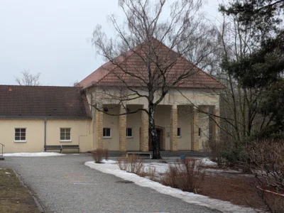 Blick auf die Turnhalle  (Bild vergr&ouml;&szlig;ern)