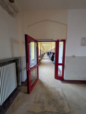 Blick in den Flur im Erdgeschoss  (Bild vergr&ouml;&szlig;ern)