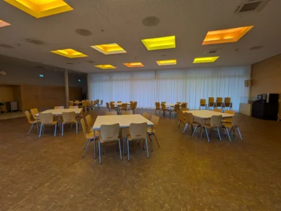 Aula  (Bild vergr&ouml;&szlig;ern)