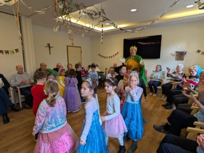 Foto des Albums: Besuch in Tagespflege zu Karneval